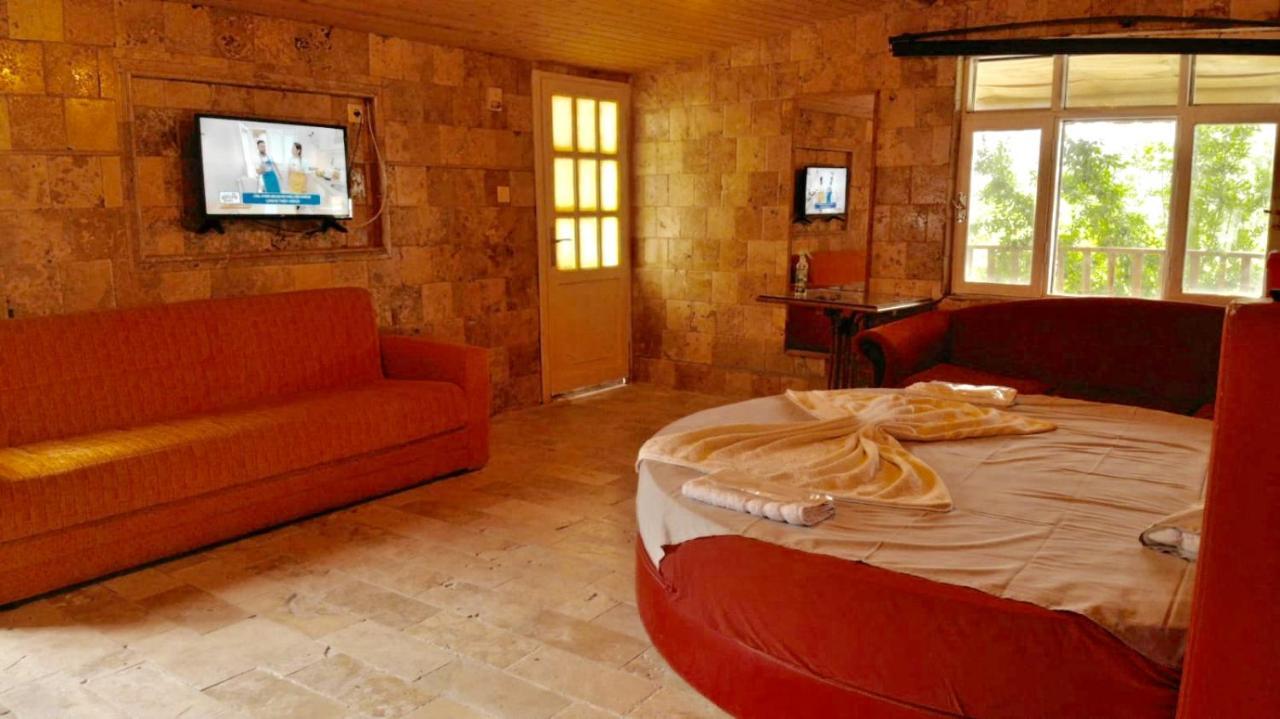 カラハユット Joy Garden Bed & Breakfast エクステリア 写真