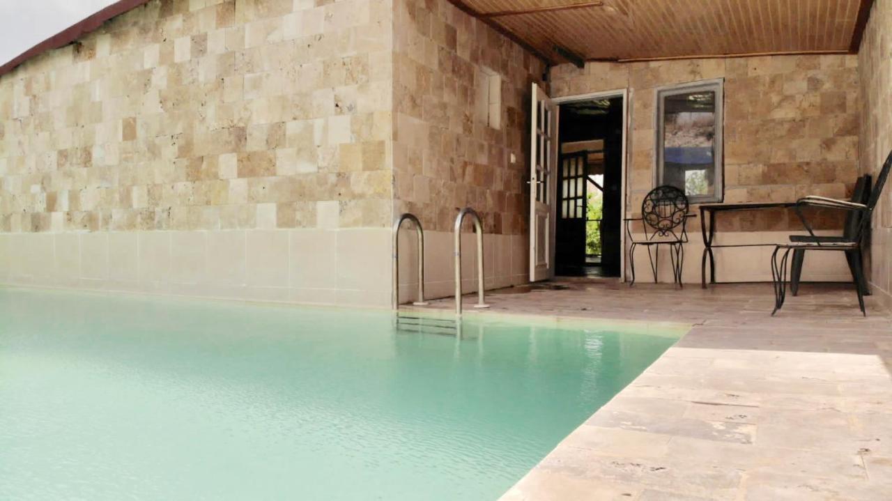 カラハユット Joy Garden Bed & Breakfast エクステリア 写真