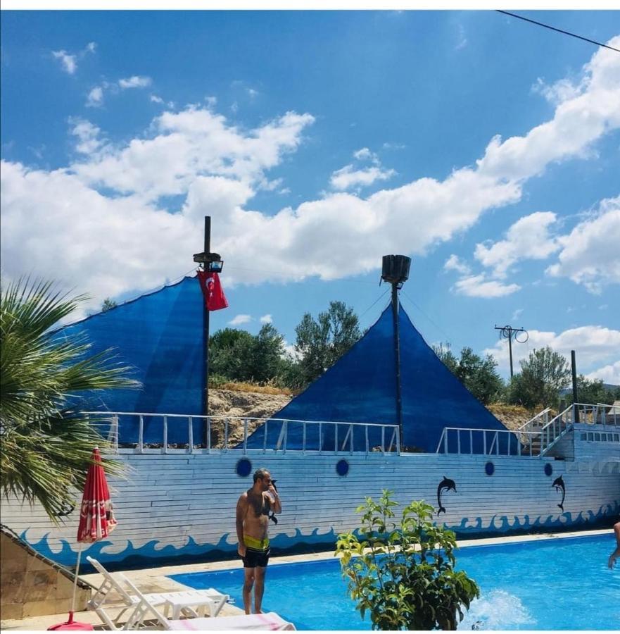 カラハユット Joy Garden Bed & Breakfast エクステリア 写真
