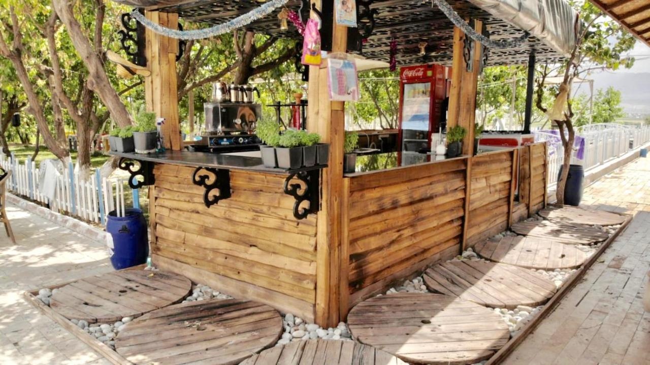 カラハユット Joy Garden Bed & Breakfast エクステリア 写真