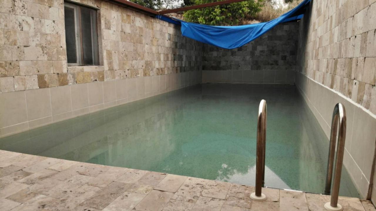 カラハユット Joy Garden Bed & Breakfast エクステリア 写真